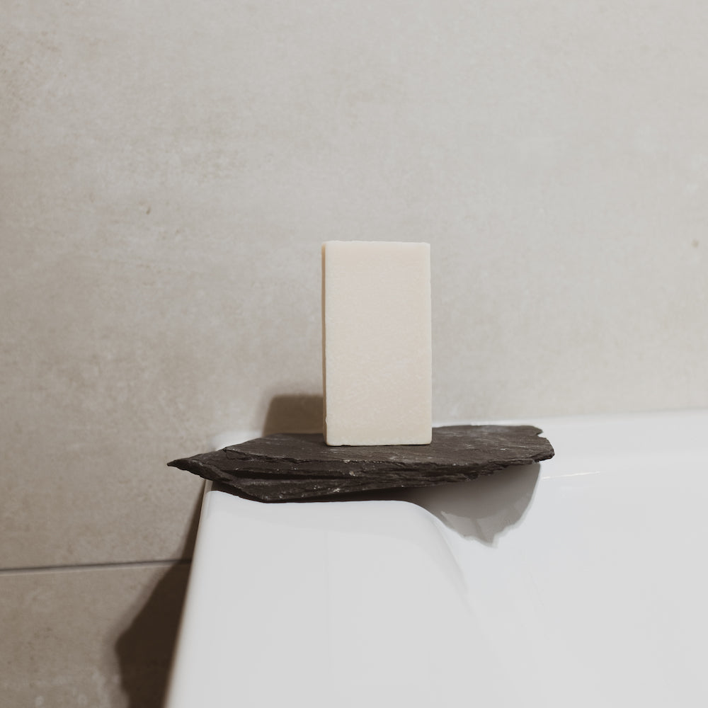 soap for hope | Hand Soap | Effective with baking soda | Nourishing with shea butter | We donate €1 per soap to children's education projects