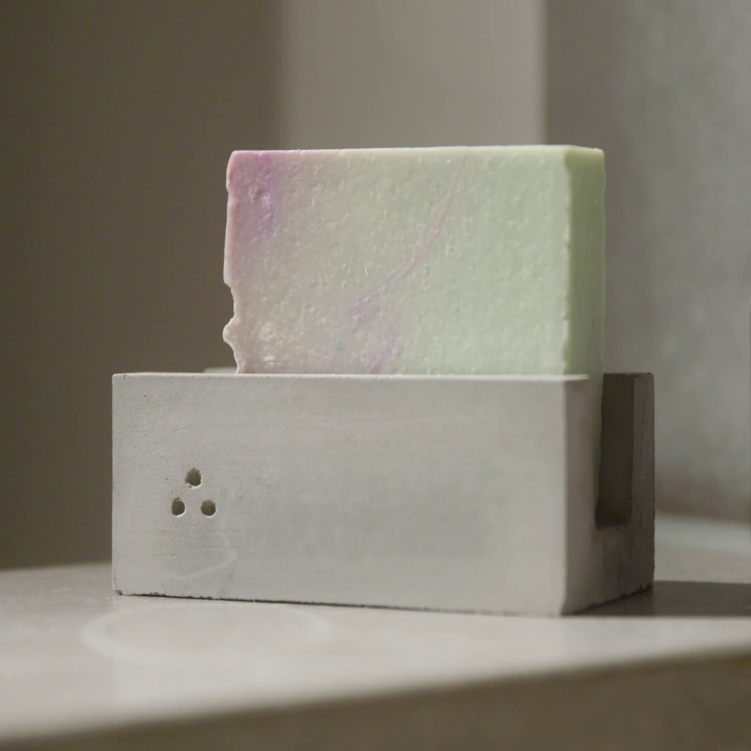 Seifenhalter mit Naturseife im Paket | handgegossene Seifenschale aus Beton