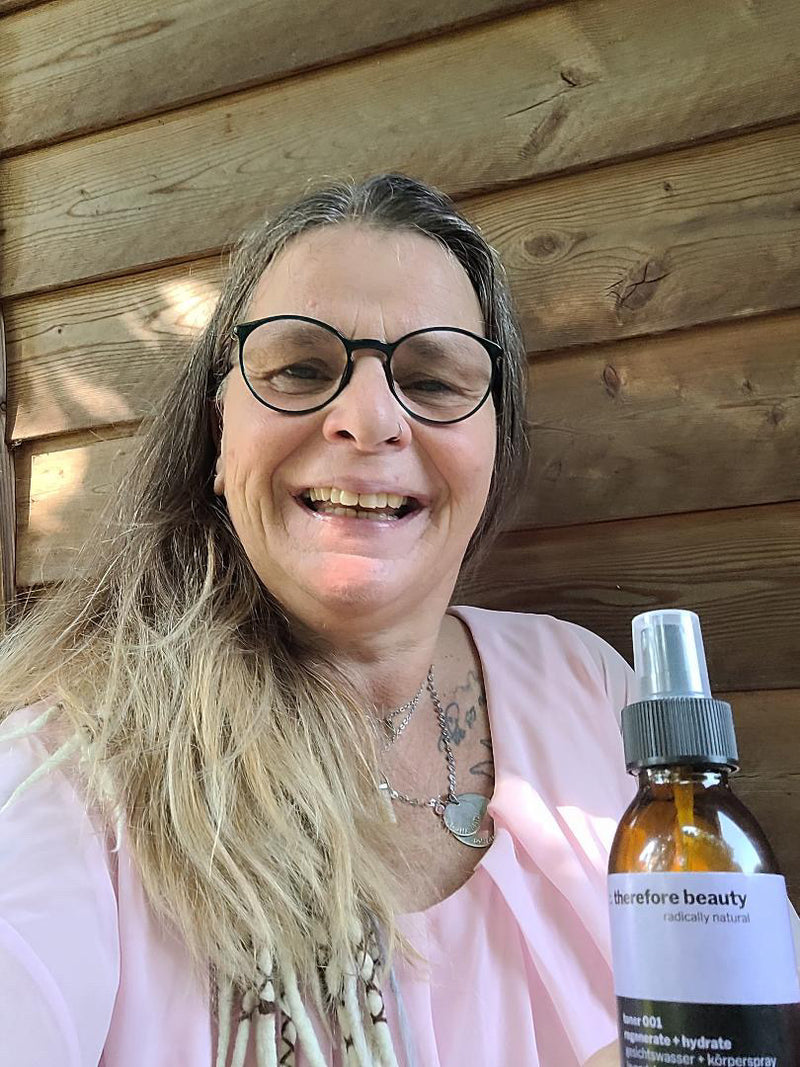 Anita - nutzt Hautruhe-Routine 002 & block 004